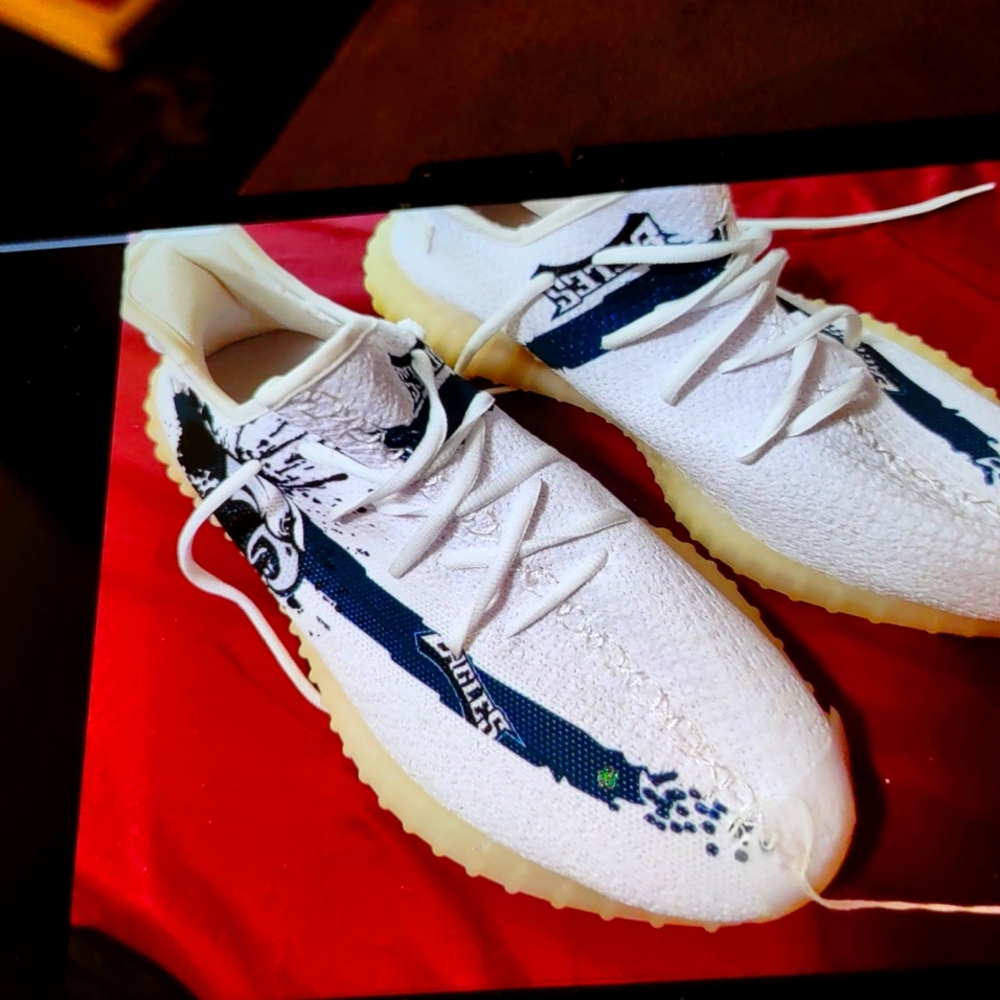 NFL eagle edition athletic shoe  green and white size 12